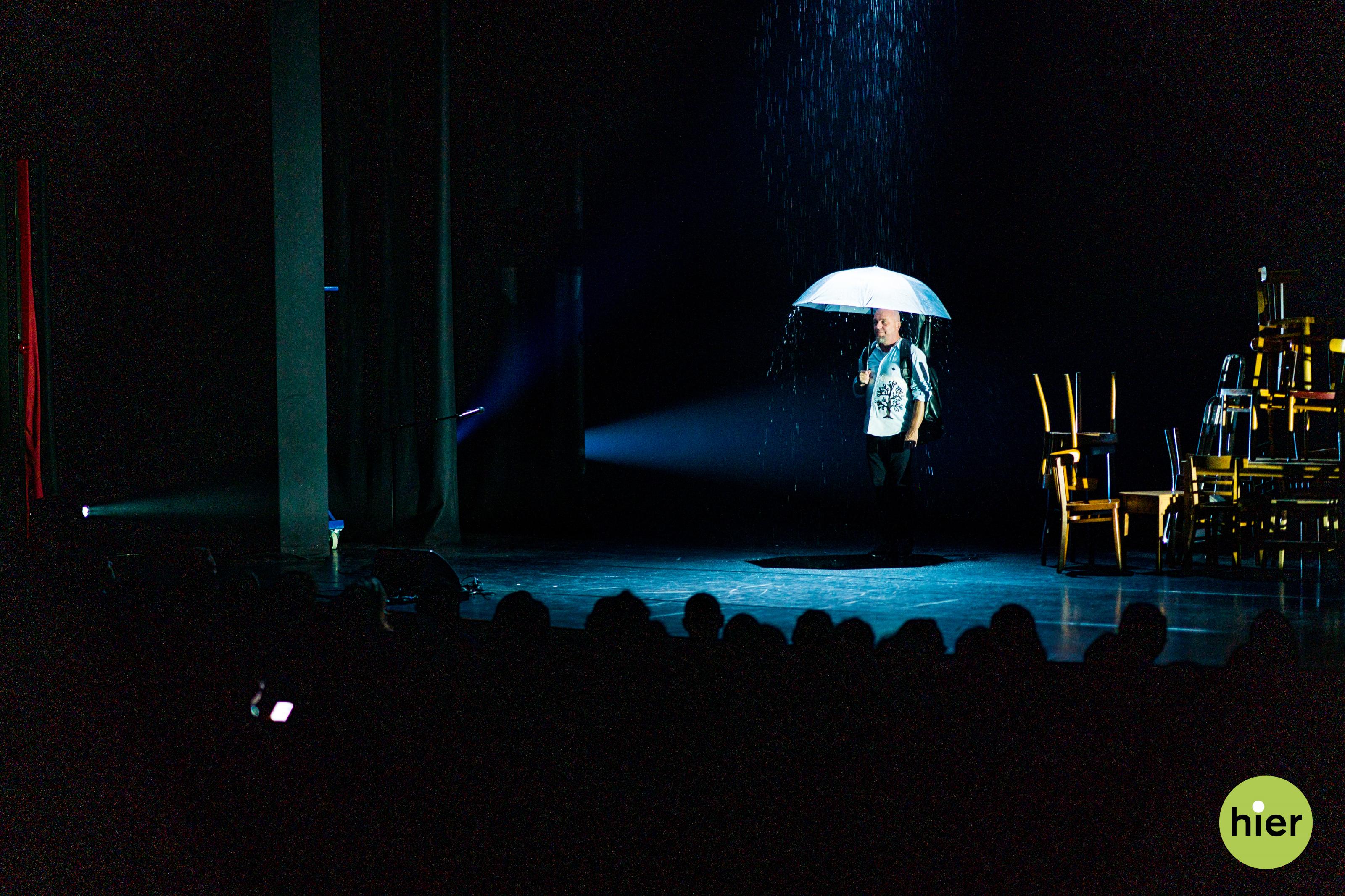 Foto van Leon Giesen tijdens Climate Comedy Night 2019