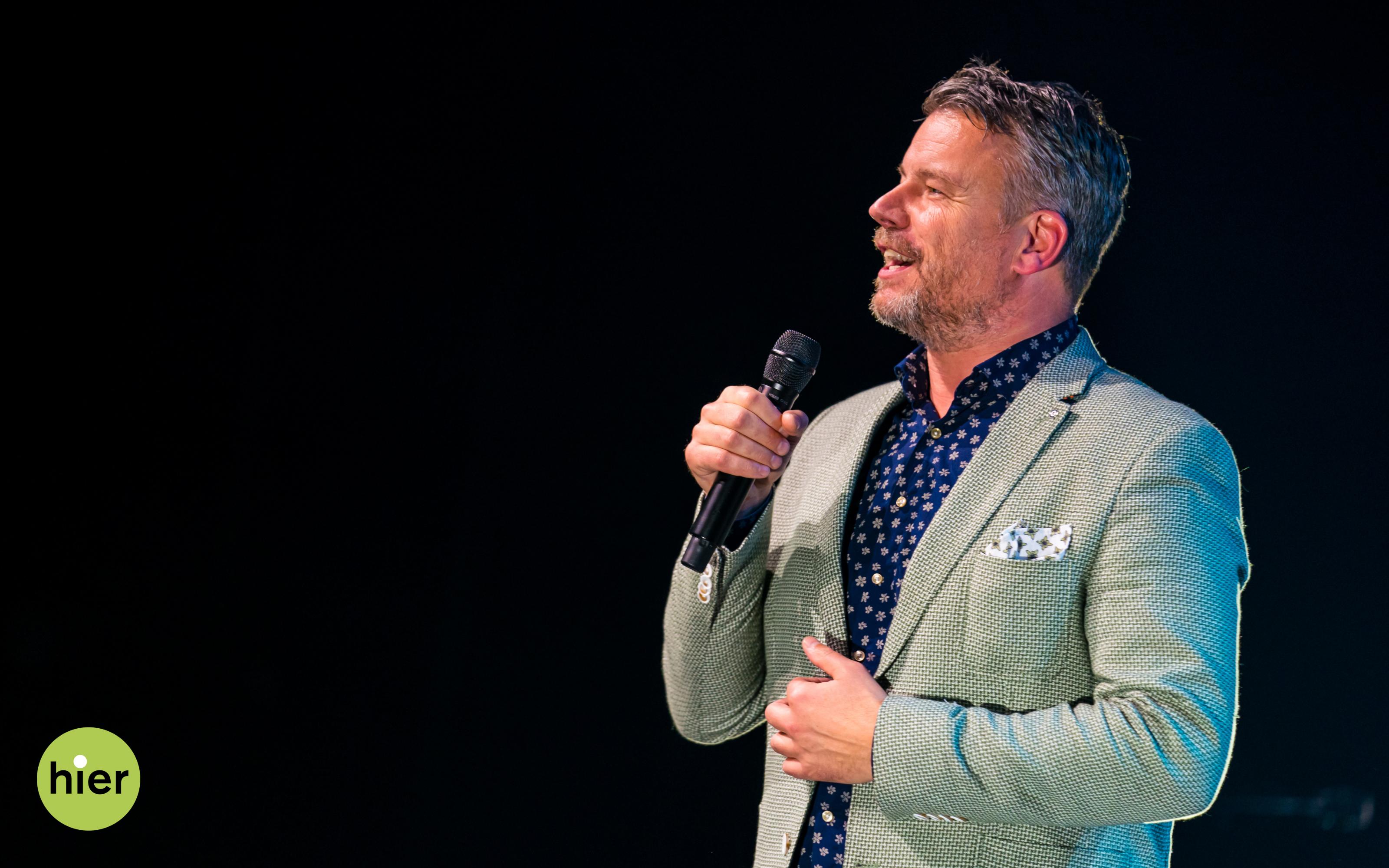 Foto van Rob Scheepers tijdens Climate Comedy Night 2019