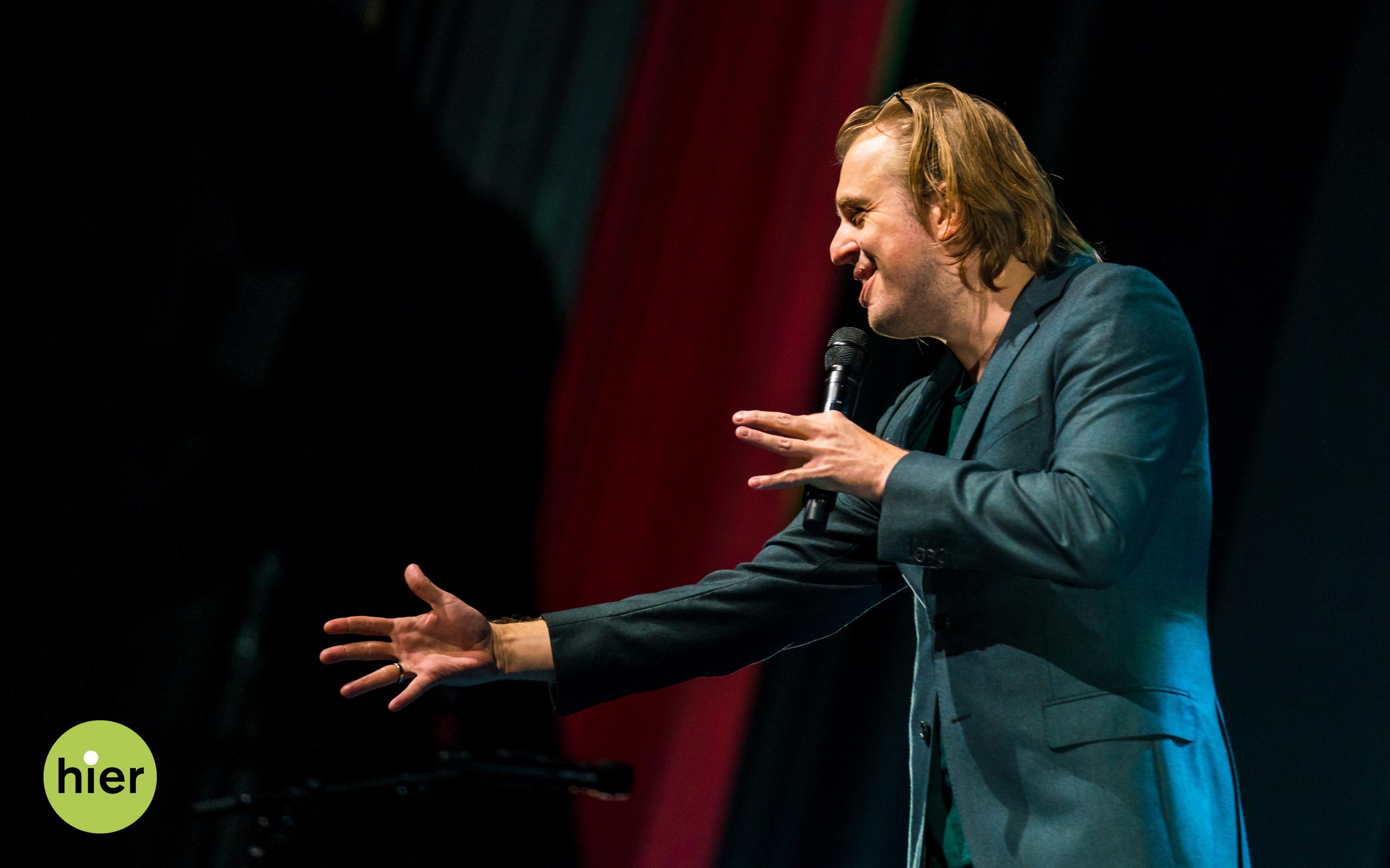 Foto van Jan Jaap van der Wal tijdens Climate Comedy Night 2019