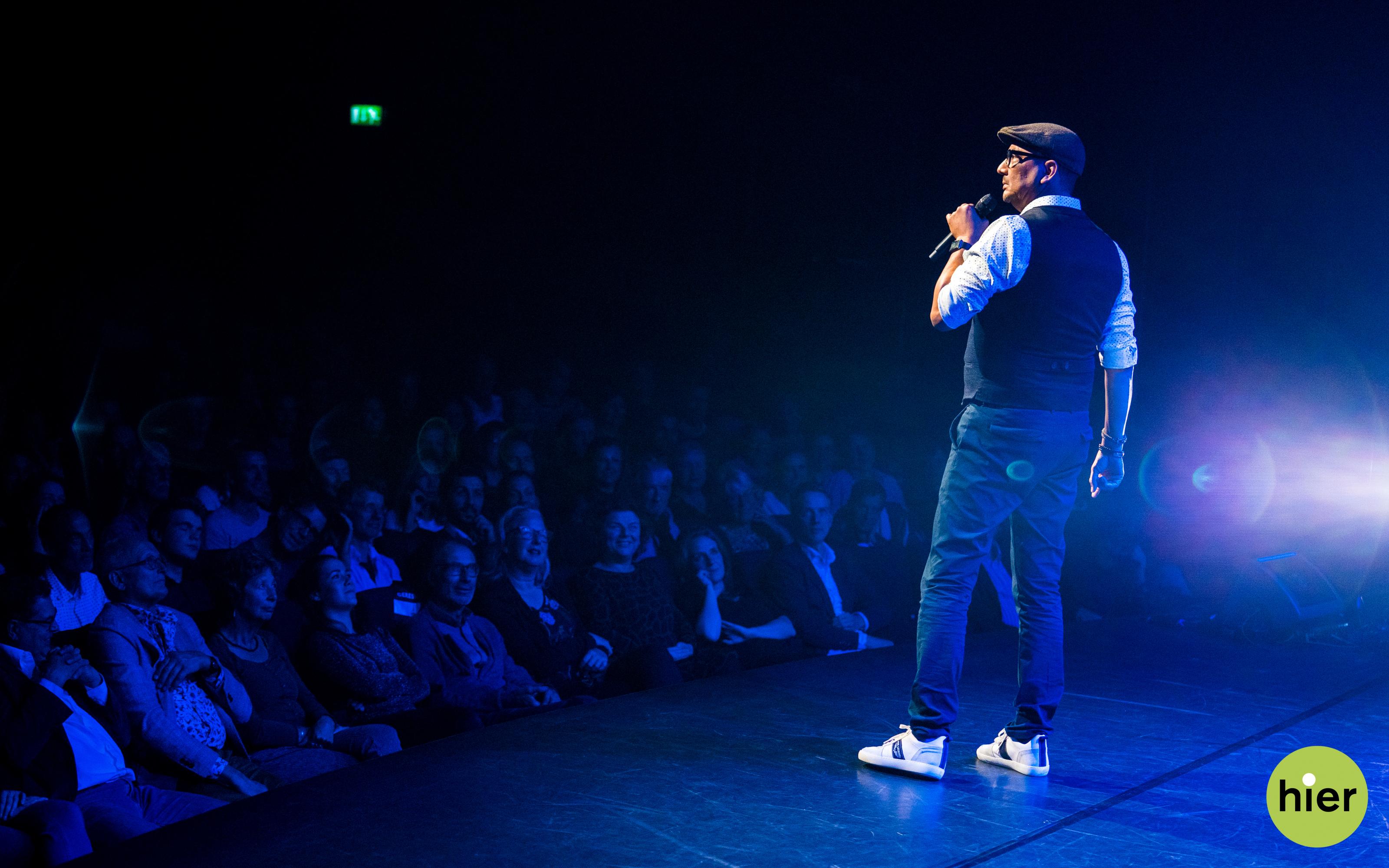 Foto van Jörgen Raymann tijdens Climate Comedy Night 2019