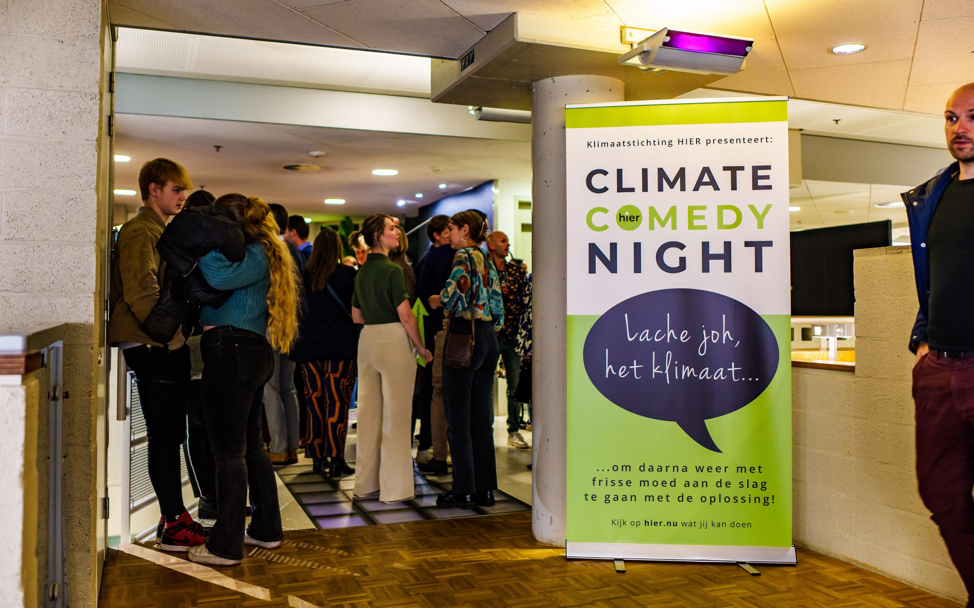 Borrel genodigden ingang