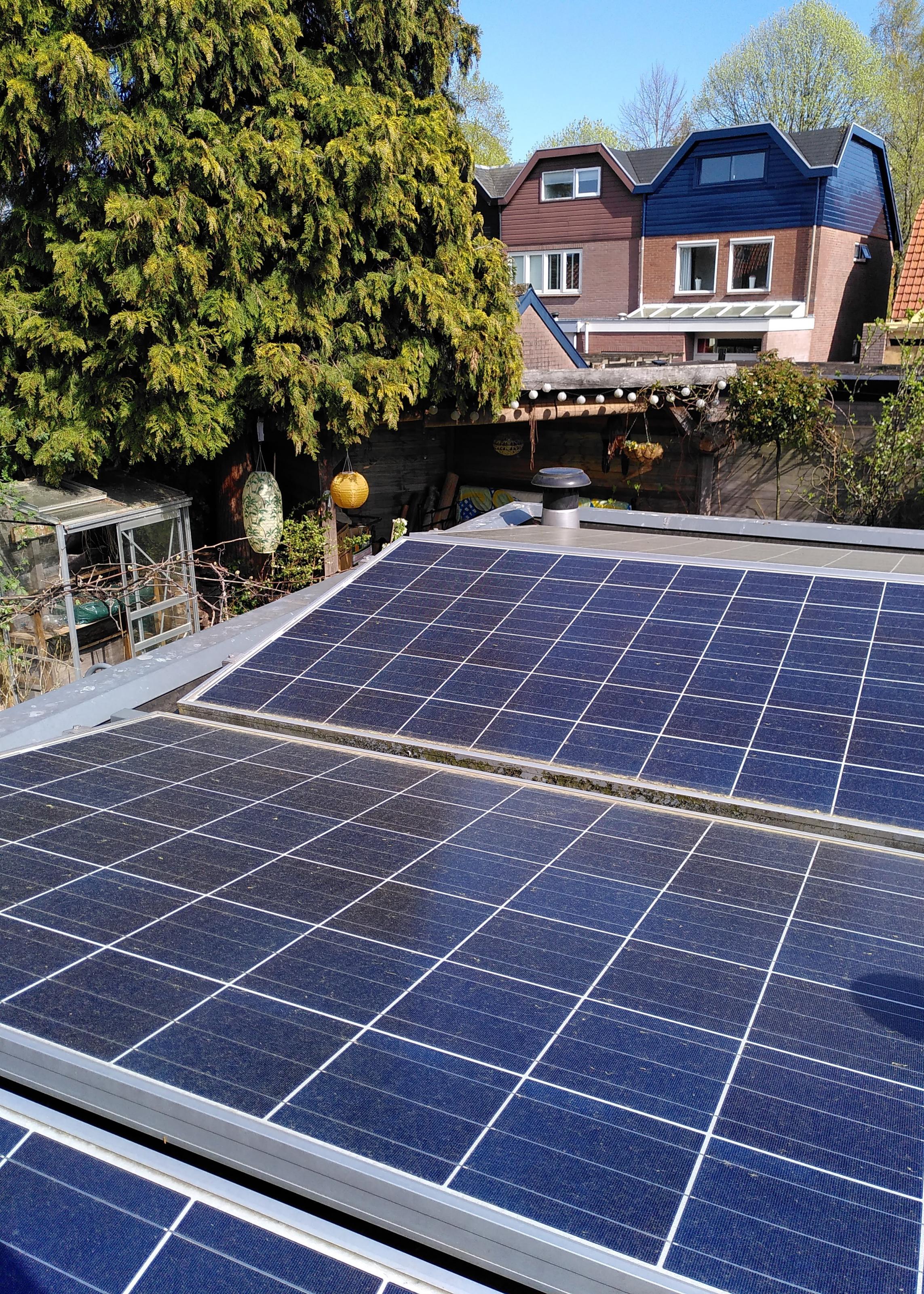 Zonnepanelen vóór schoonmaken