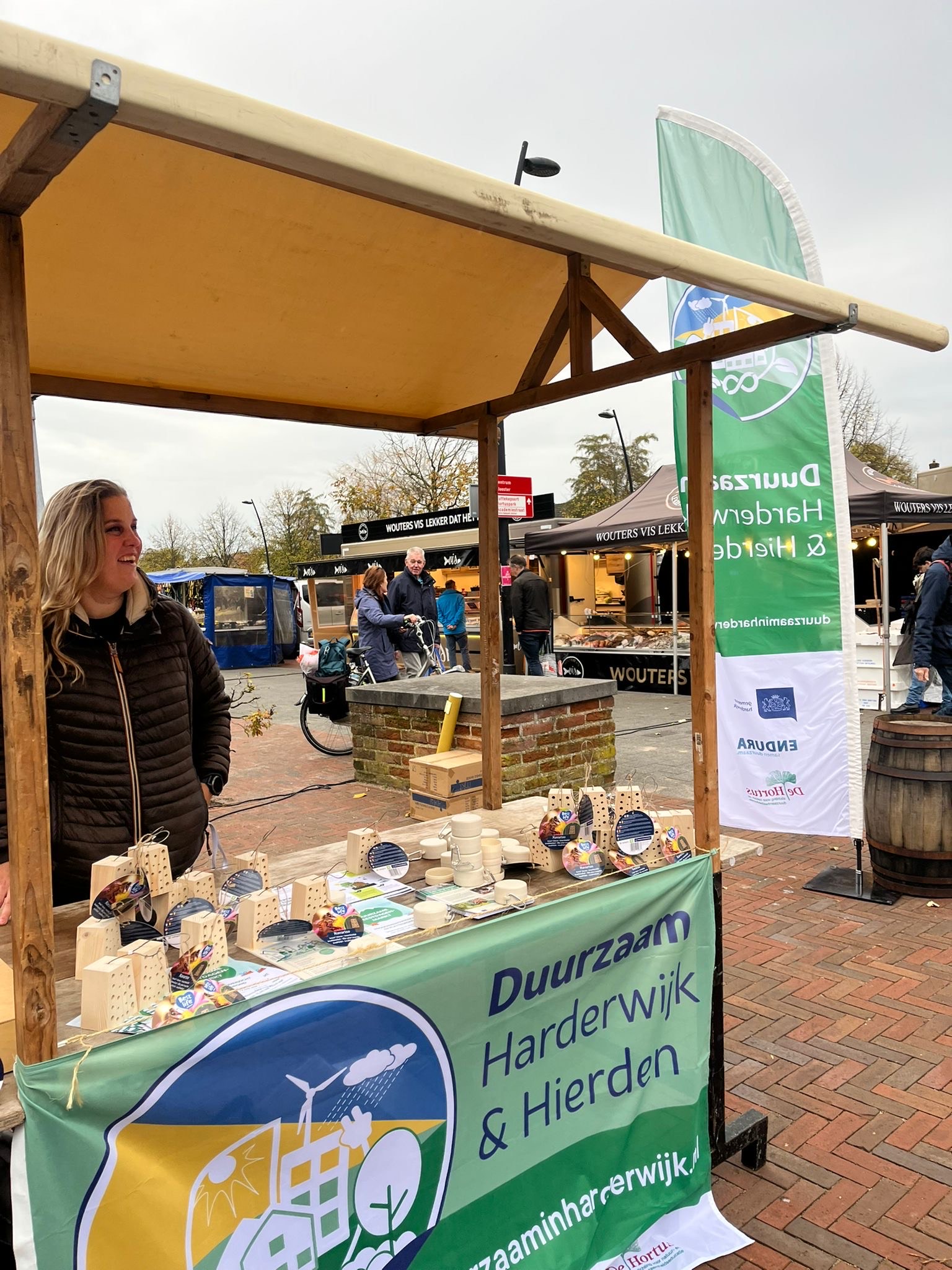 Kraamp op de weekmarkt