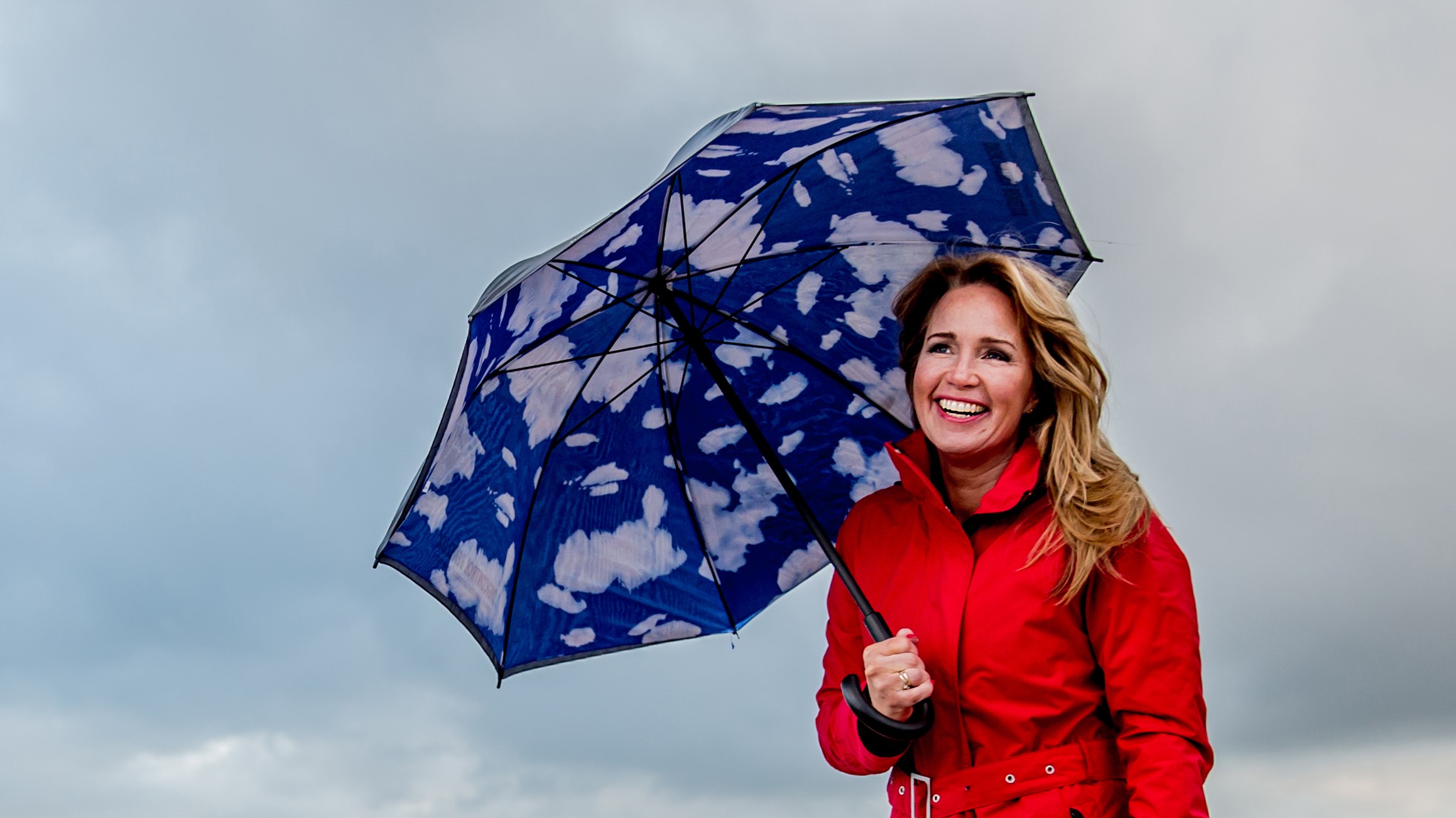 Foto van Helga van Leur met een paraplu door Shody Careman