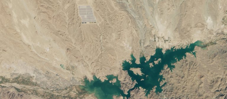 Foto woestijn zonnecentrale