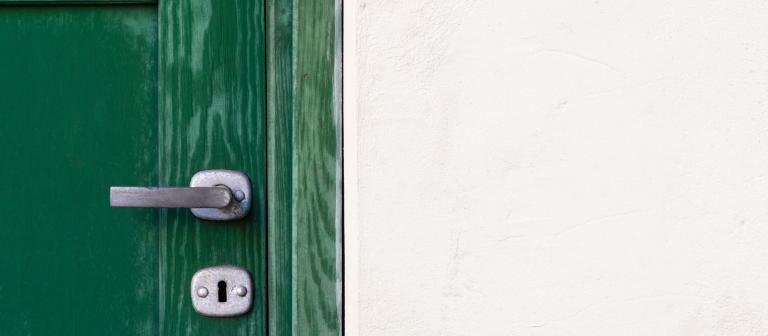 Foto van een groene deur