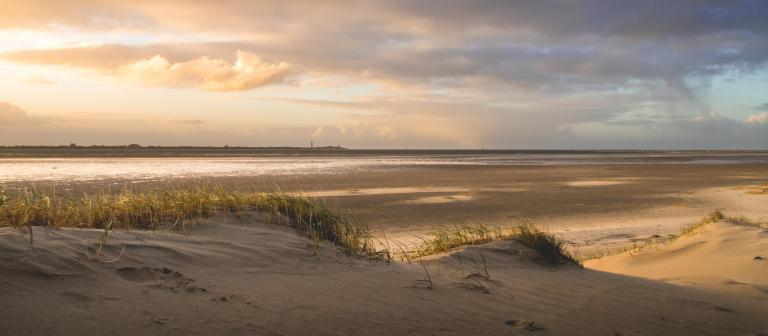 Foto van het strand de Hors op Texel met ver uitzicht op zee