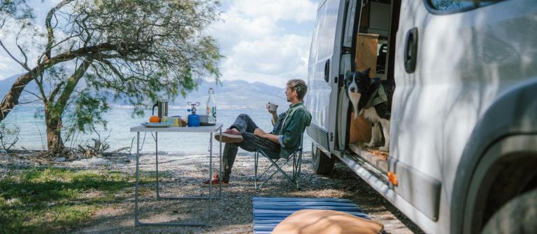 Kamperen in de schaduw