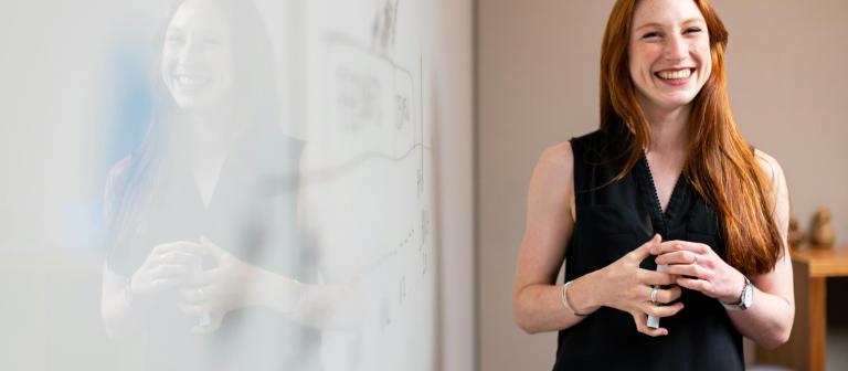 Vrouw aan het presenteren 