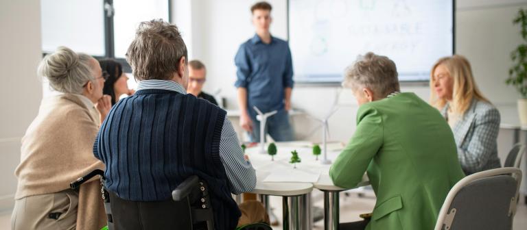 Mensen die vergaderen