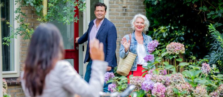 Buren ontmoeten elkaar