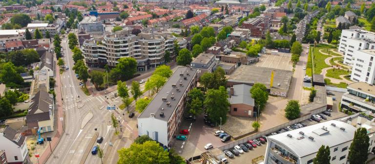 stadsgezicht met daken