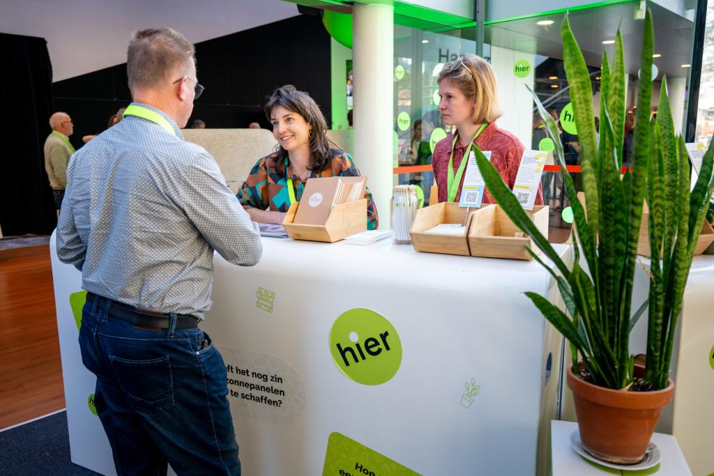 HIER-stand op HIER opgewekt