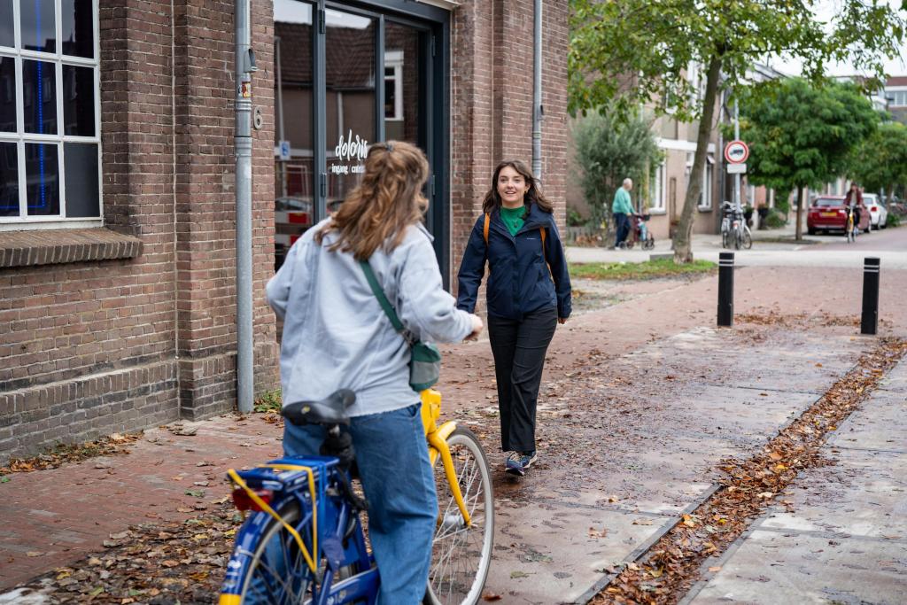 Elkaar treffen bij kantoor 