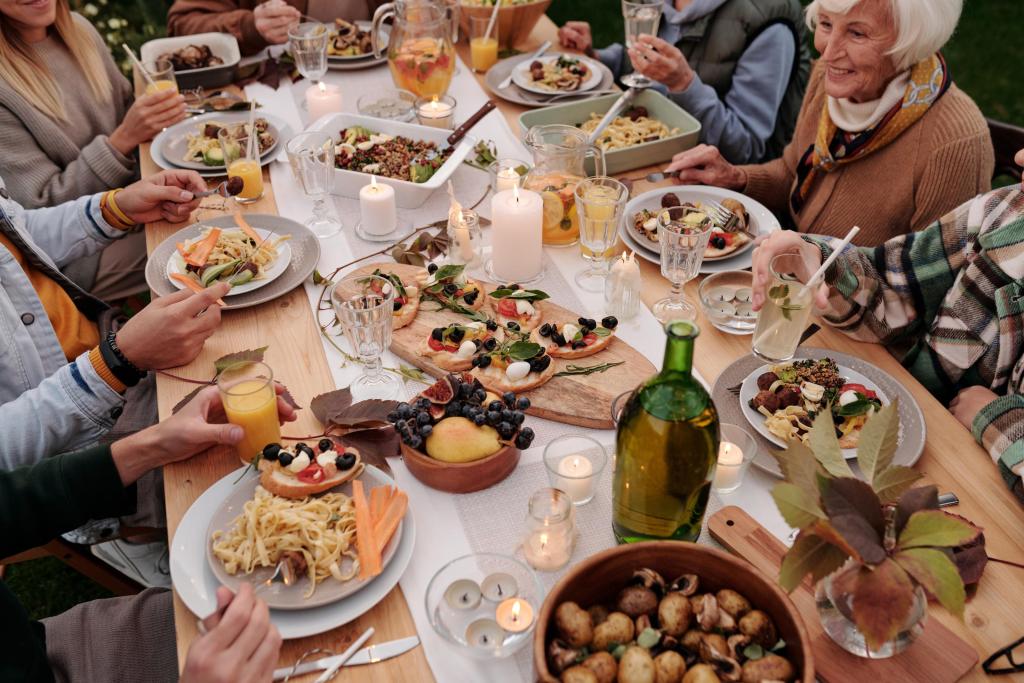 Tafel vol met eten 