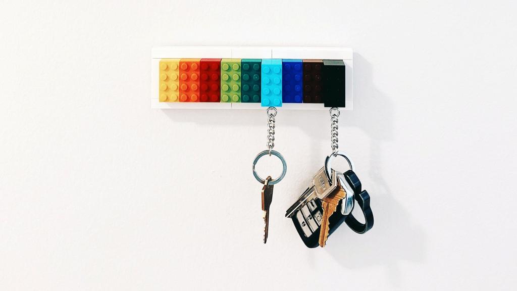 Foto van sleutels aan blokjes lego