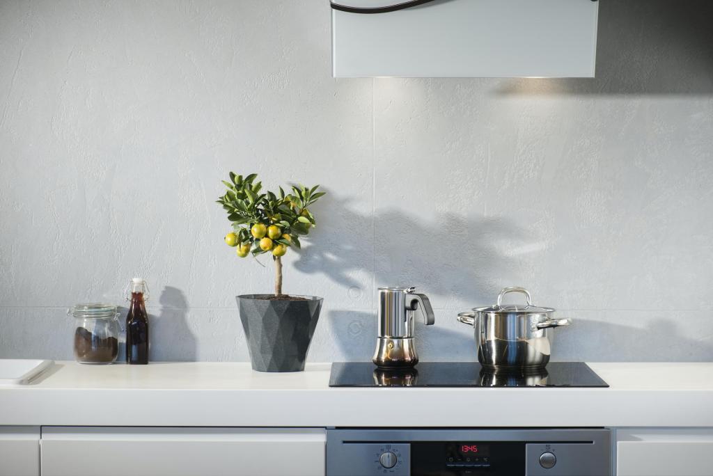Foto van keuken met electrische kookplaat