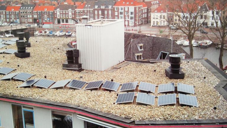 Zonnepanelen erop en gas eraf: Verduurzaming van een Middelburgs energielabel C flatgebouw