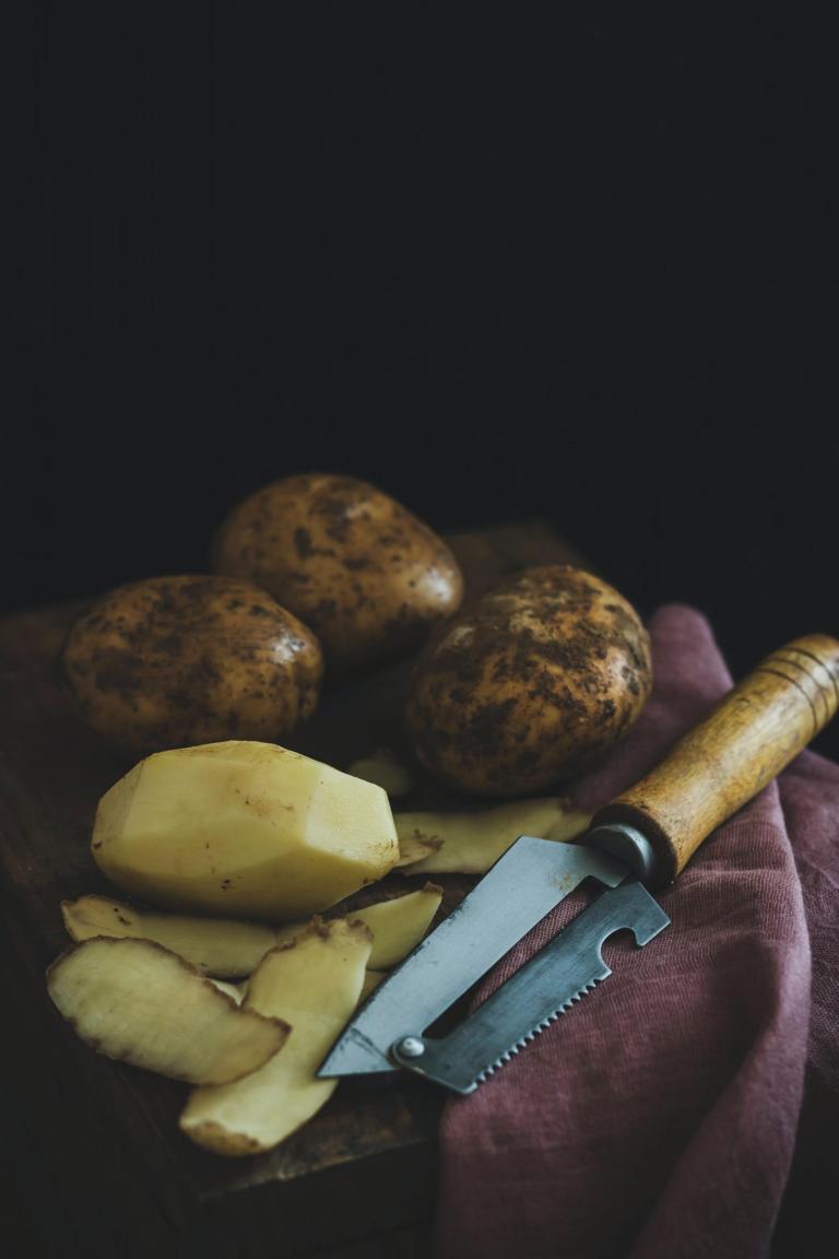 Photo by Eiliv Sonas Aceron aardappels met schilmes op doekje