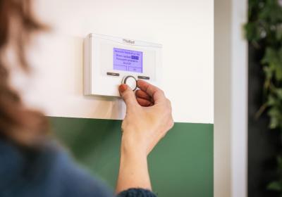 thermostaat lager zetten