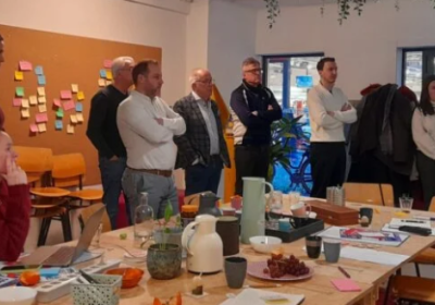 brainstormsessie aan tafel