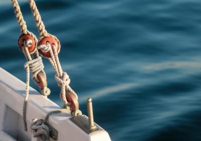 Foto van zeilboot en water