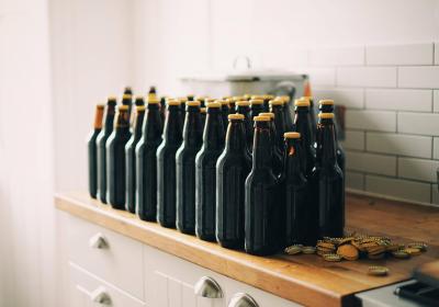 Foto van etiketloos bier