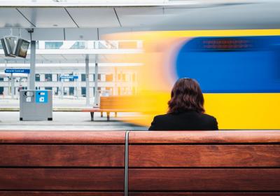 Trein | Photo by Serhat Beyazkaya on Unsplash