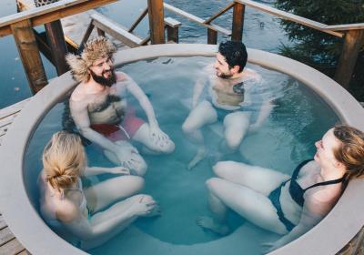 Foto van mensen in hottub