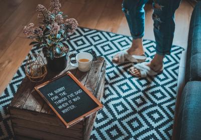 Foto van een vloerkleed op een vloer