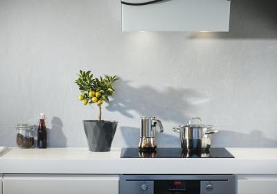 Foto van keuken met electrische kookplaat