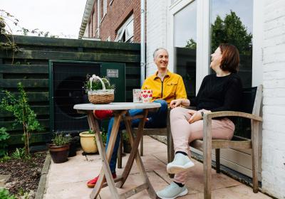 Léon bij zijn warmtepomp