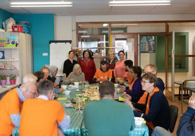 eas-klussers-en-buurtbewoners-lunchen