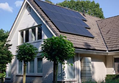 huis met zonnepanelen