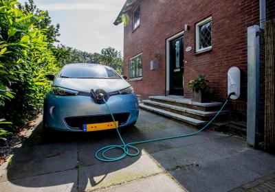 Elektrische auto opladen 