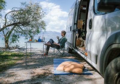 Kamperen in de schaduw