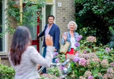 Buren ontmoeten elkaar