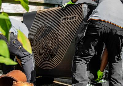 Warmtepomp wordt ge&iuml;nstalleerd